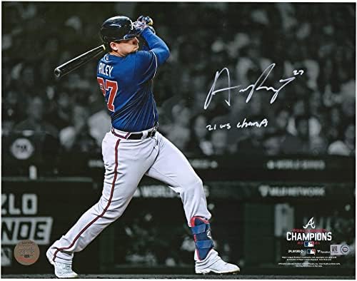 Снимка шампион от Световните серии 2021 година Остин Райли Атланта Брейвз с автограф от 11 x 14 в светлината на прожекторите с надпис 21 Шампион WS - Снимки на MLB с автограф
