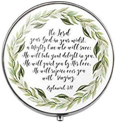 Господ, Твоят Бог всред тебе Zephaniah 3: 17 Стих от Библията - Кутия за Хапчета с Илюстрация към Стиху от Библията